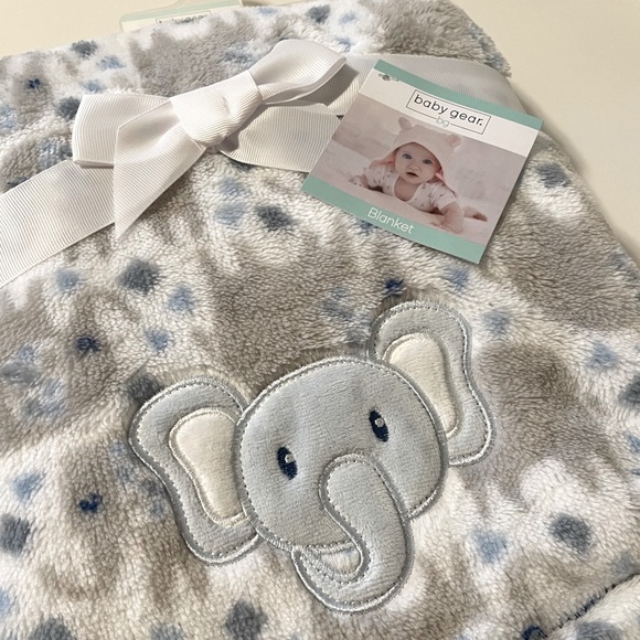 NWT Baby Gear Blue Gray Elephants Fleece Blanket - Picture 2 of 3